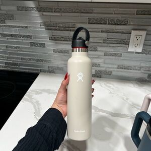 Hydro Flask Slim Stainless Steel Water Bottle — Cream with Black Lid